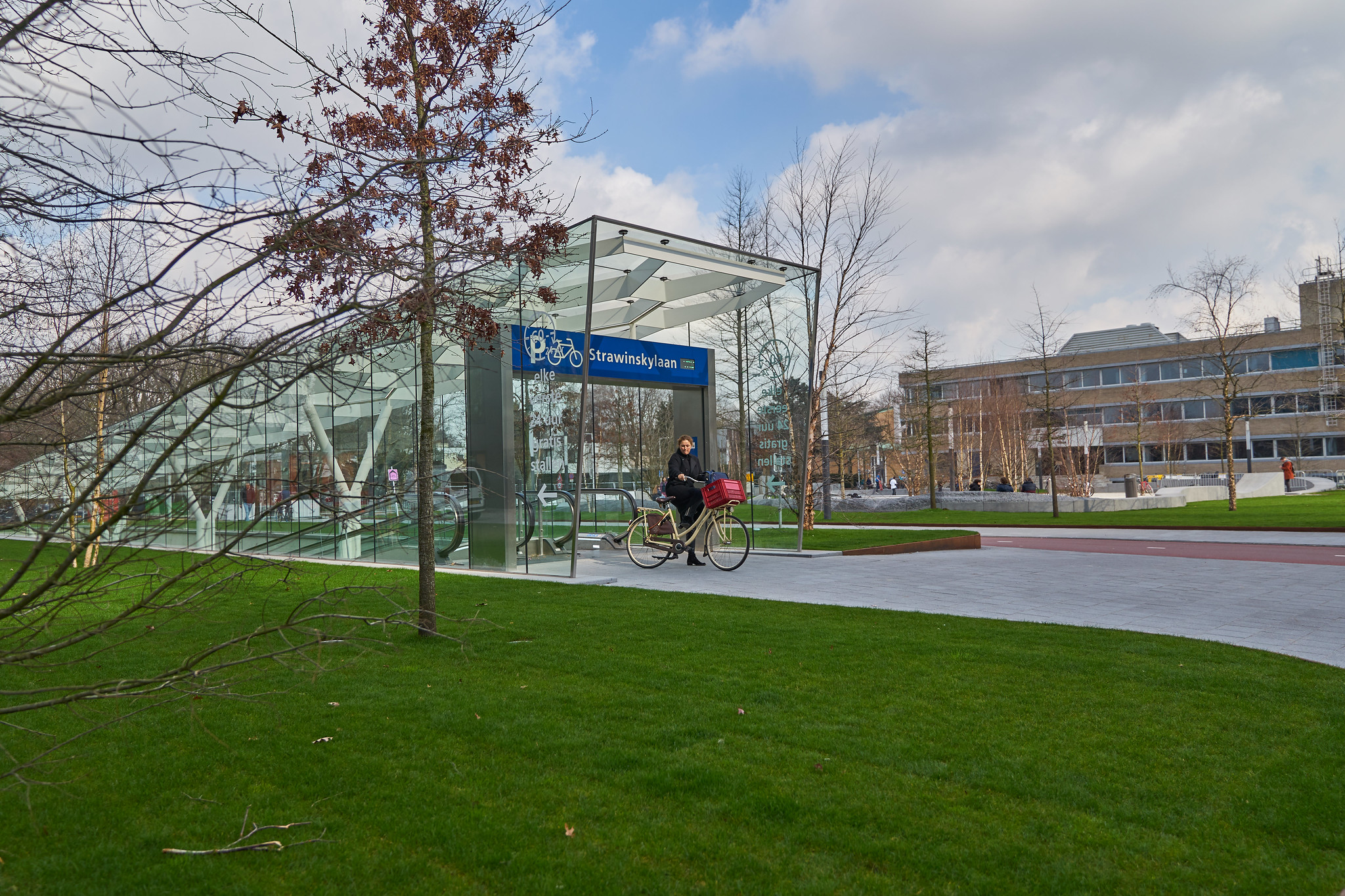 Fietsenstalling Strawinskylaan - Zuidas