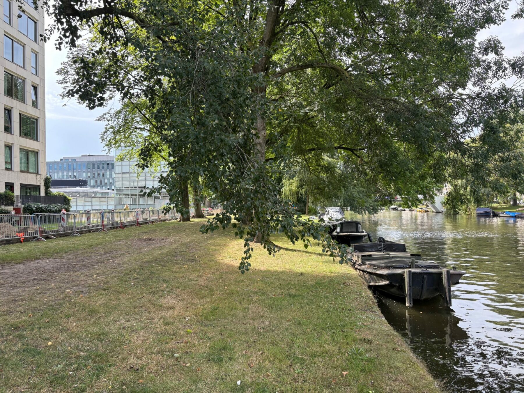 We may create a construction road here, next to the Zuider Amstelkanaal