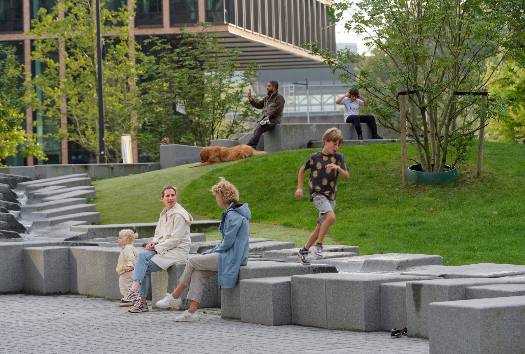 hogelandplein kop zuidas spelende kinderen