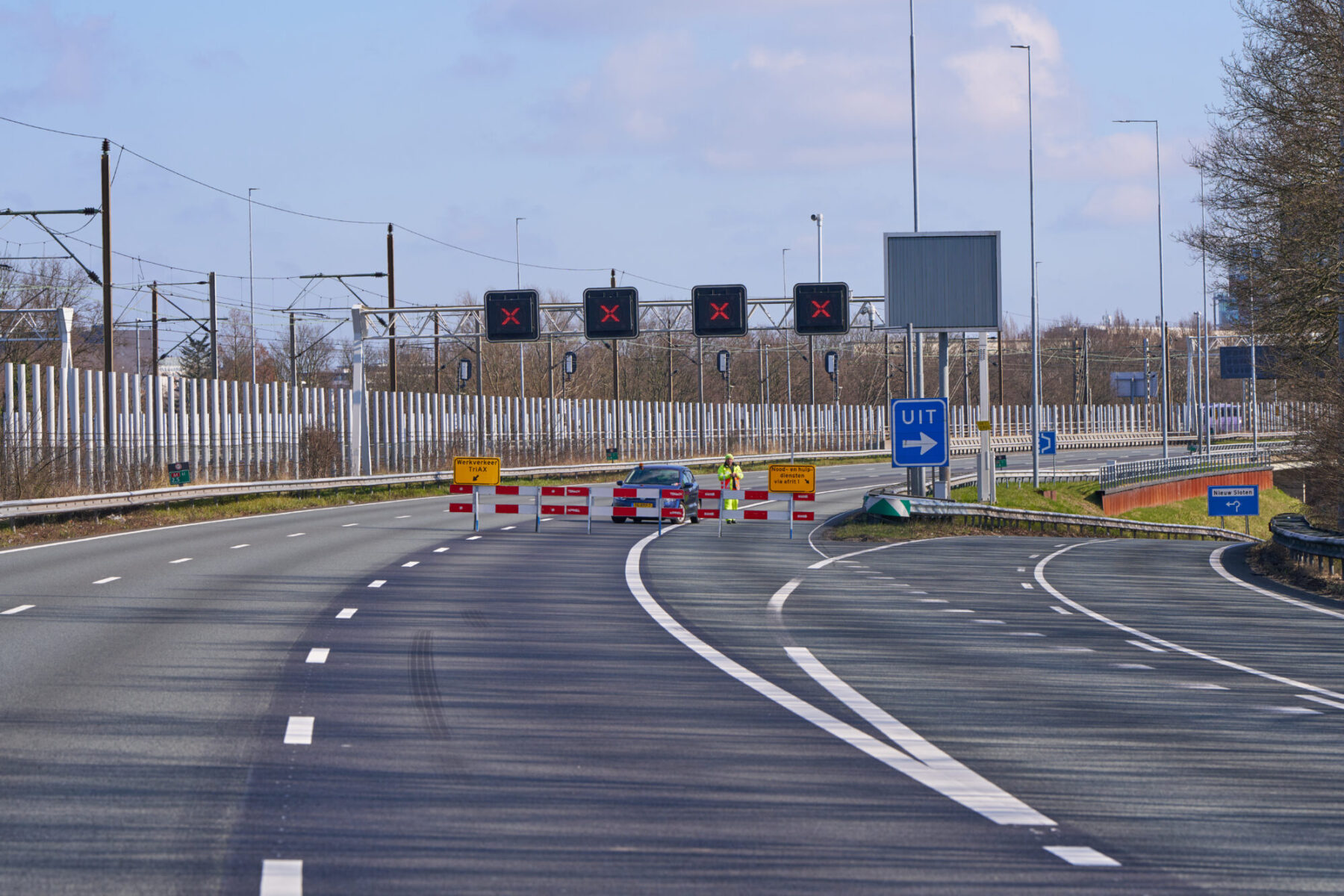 Rode kruisen boven de A4 richting de A10 Zuid