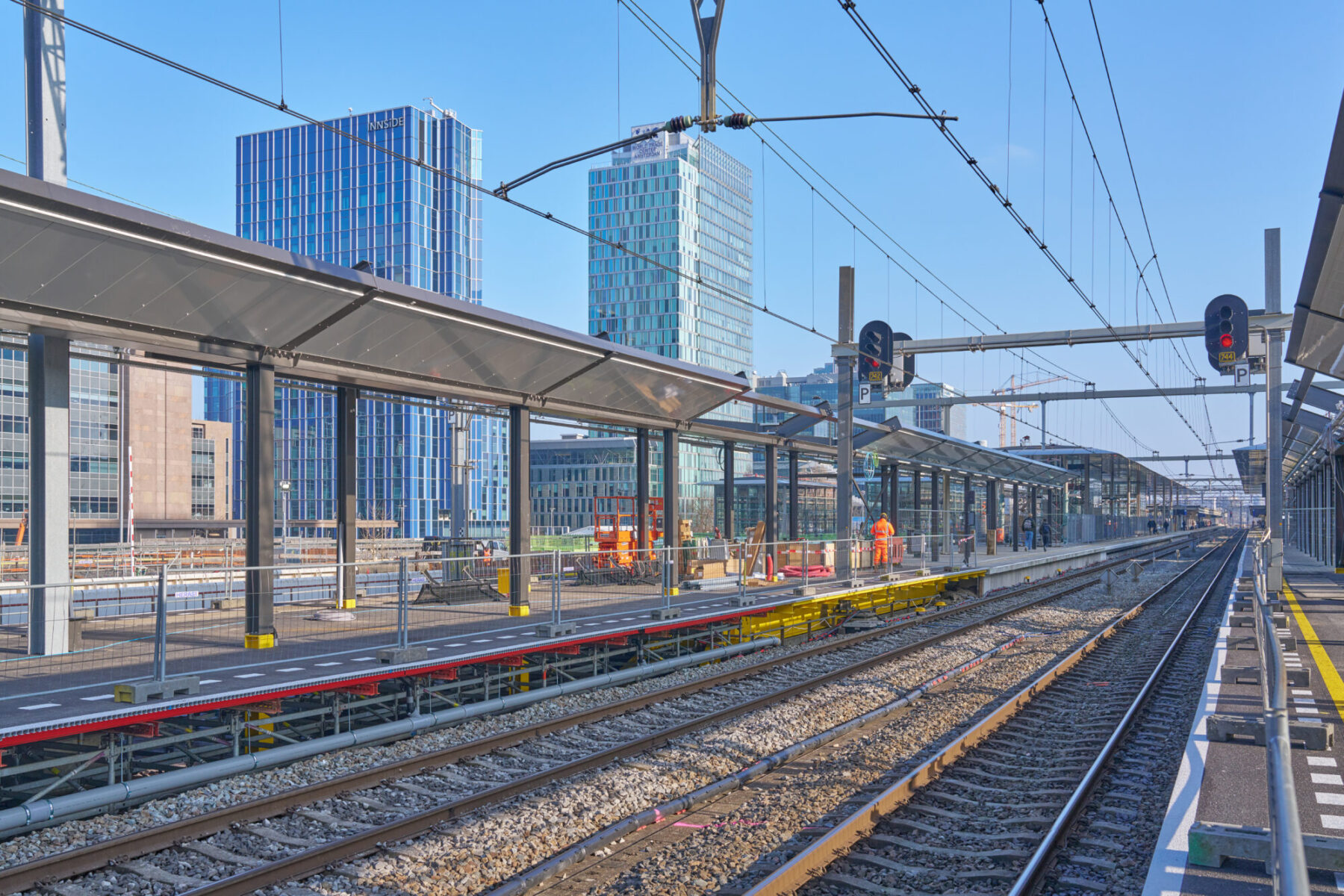 Lege treinperrons station Amsterdam Zuid