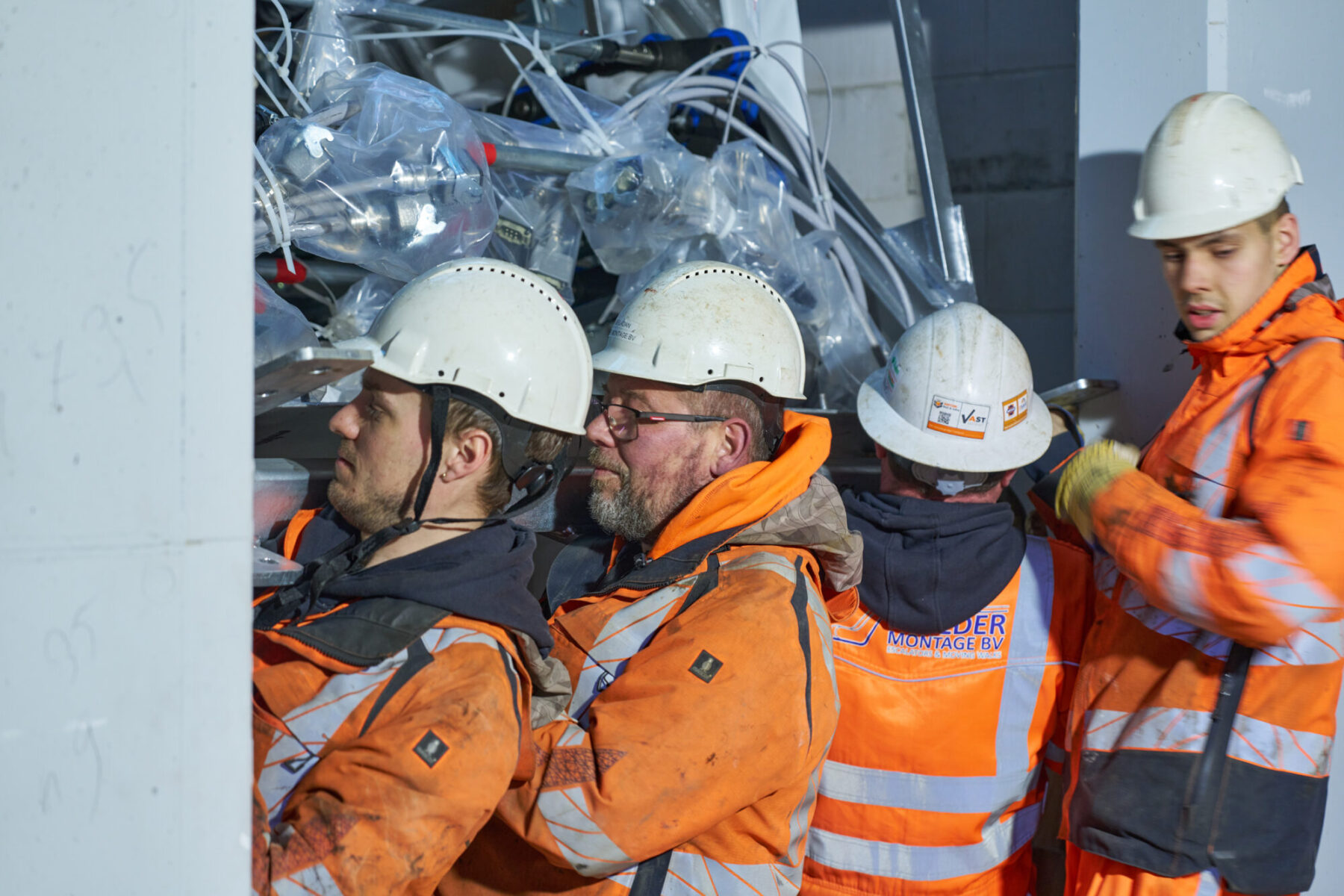 Brittenpassage - inhijsen roltrappen en divers