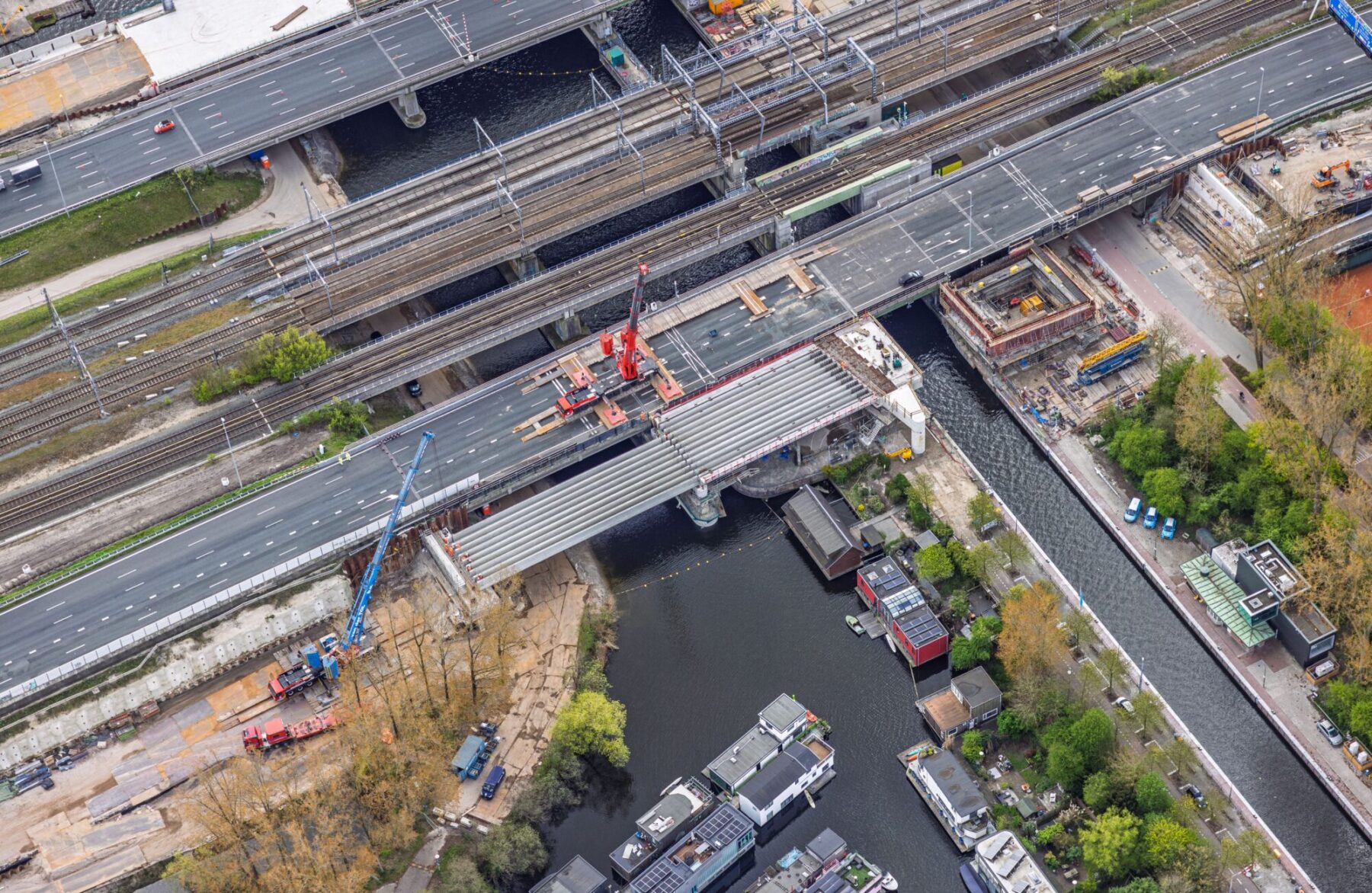 Topview luchtfoto schinkelbrug