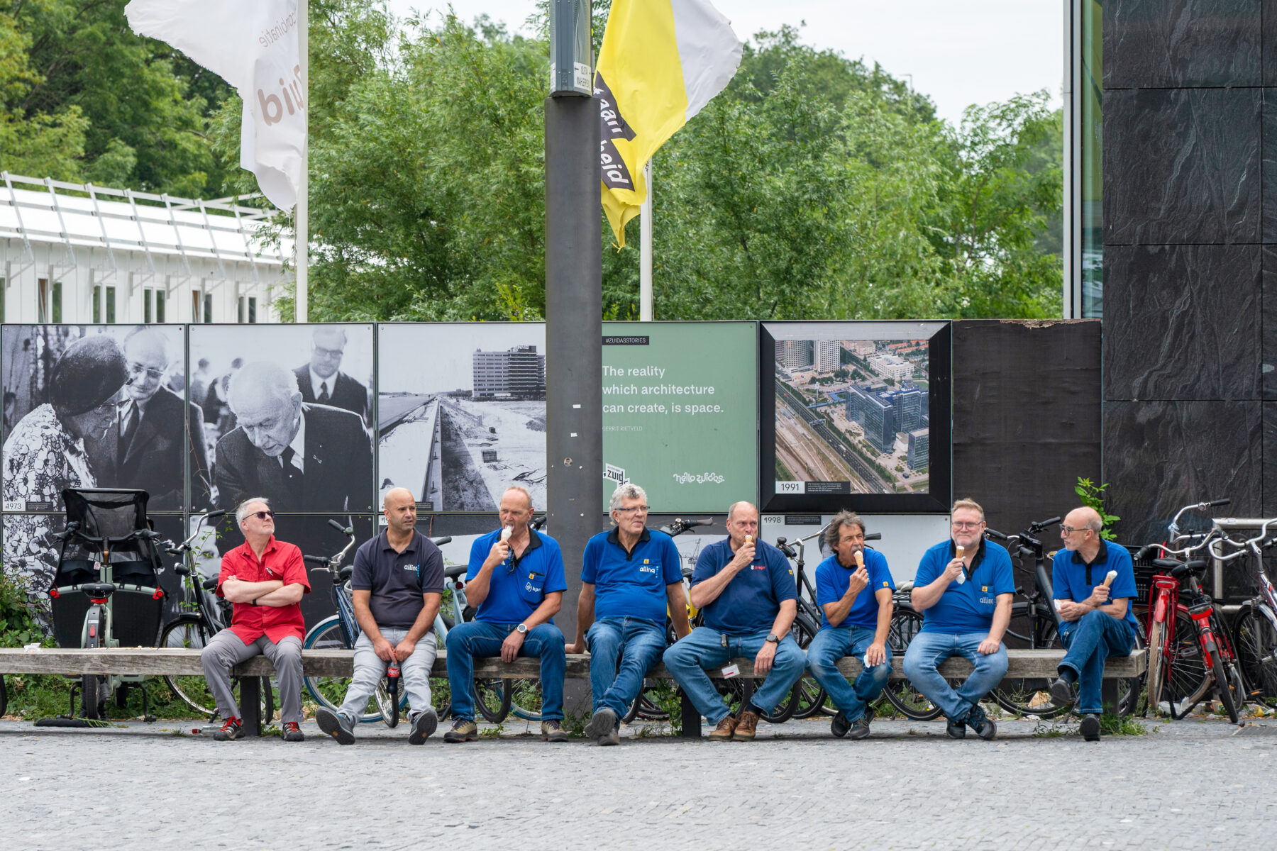 20260721 Mahlerplein - afkoelen met ijsjes