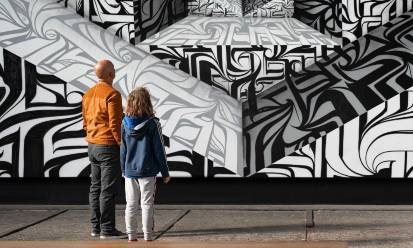zwart-wit muurschildering STRAAT Museum